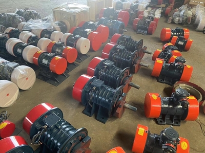 振動(dòng)篩過濾機(jī)設(shè)備電機(jī) 粉塵防爆振動(dòng)電機(jī) 振動(dòng)過濾機(jī) 倉(cāng)壁振動(dòng)器生產(chǎn)廠家